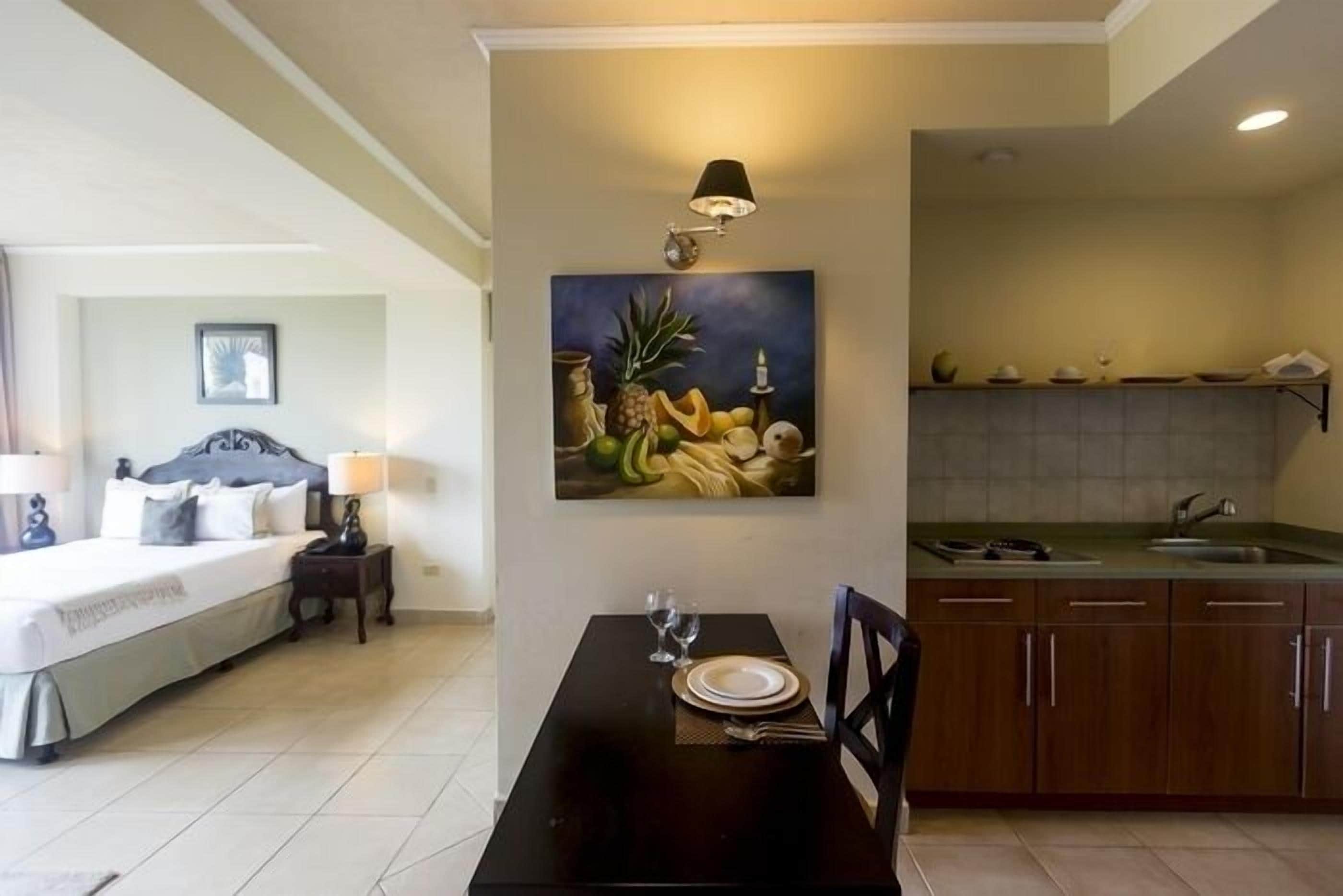 junior studio suite, 1 queen bed | living area | 32-inch flat-screen tv with cable channels, tv