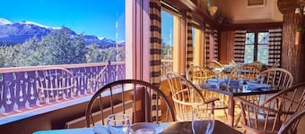 Glacier Park Lodge