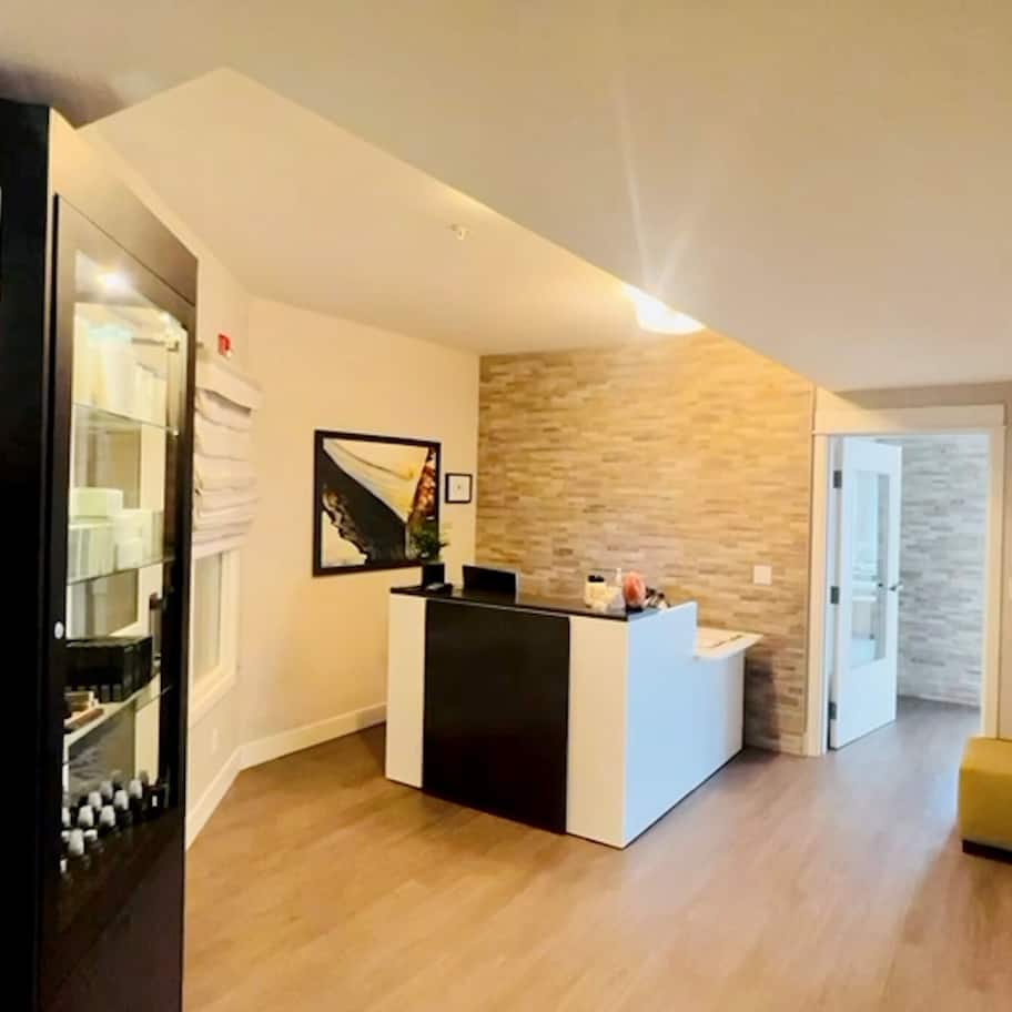 Couples treatment rooms, sauna, hot springs, body treatments