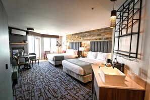 Premium bedding, free WiFi, bed sheets - Cannery Pier Hotel & Spa (Astoria)