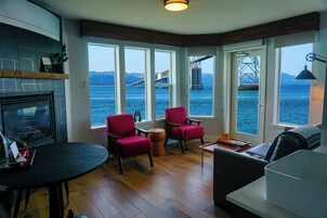 Deluxe Suite | Premium bedding, free WiFi, bed sheets