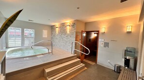 Indoor spa tub