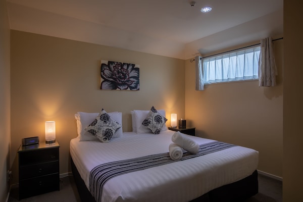 Apartemen Comfort, 1 kamar tidur, jet tub | Seprai premium, ruang kerja ramah laptop, dan kedap suara