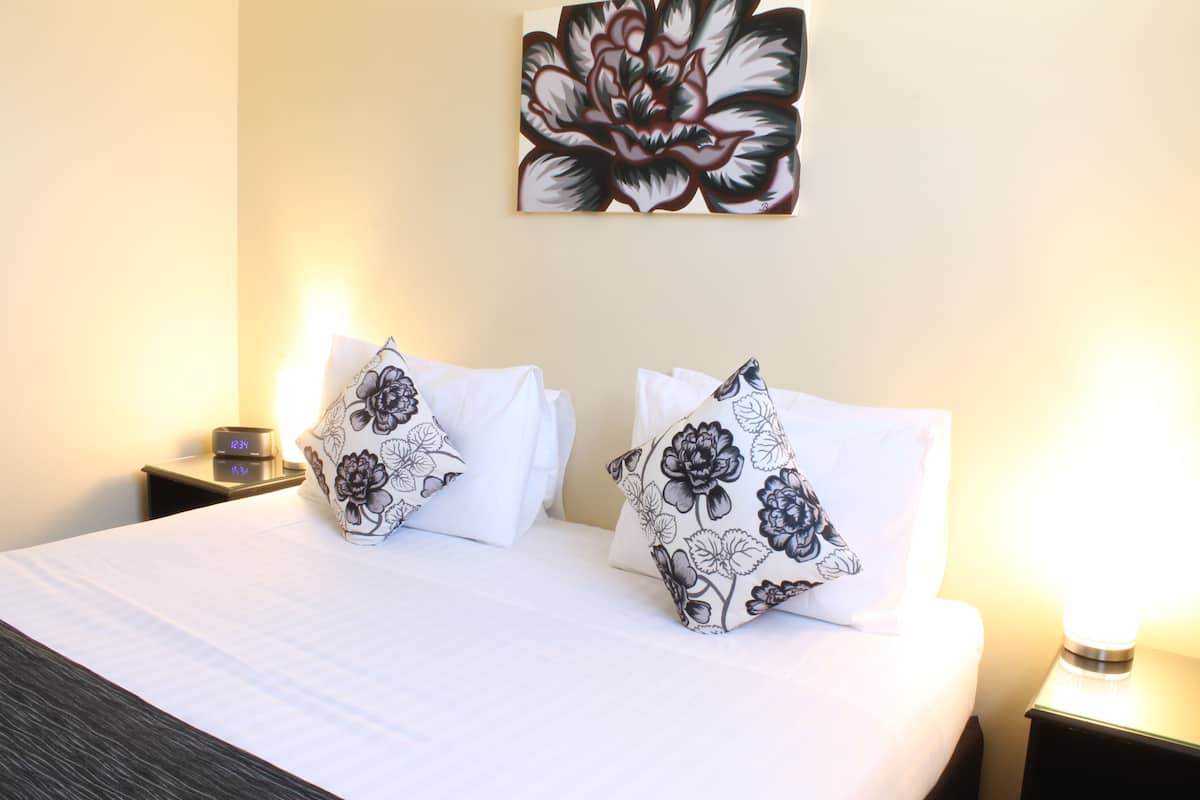 Comfort Apartment, 1 Bedroom, Jetted Tub | 2 bedrooms, premium bedding, laptop workspace, soundproofing