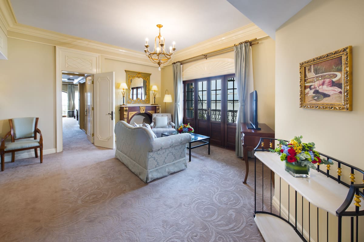 suite, 1 double bed, balcony, sea view | 1 bedroom, minibar, in-room safe, desk