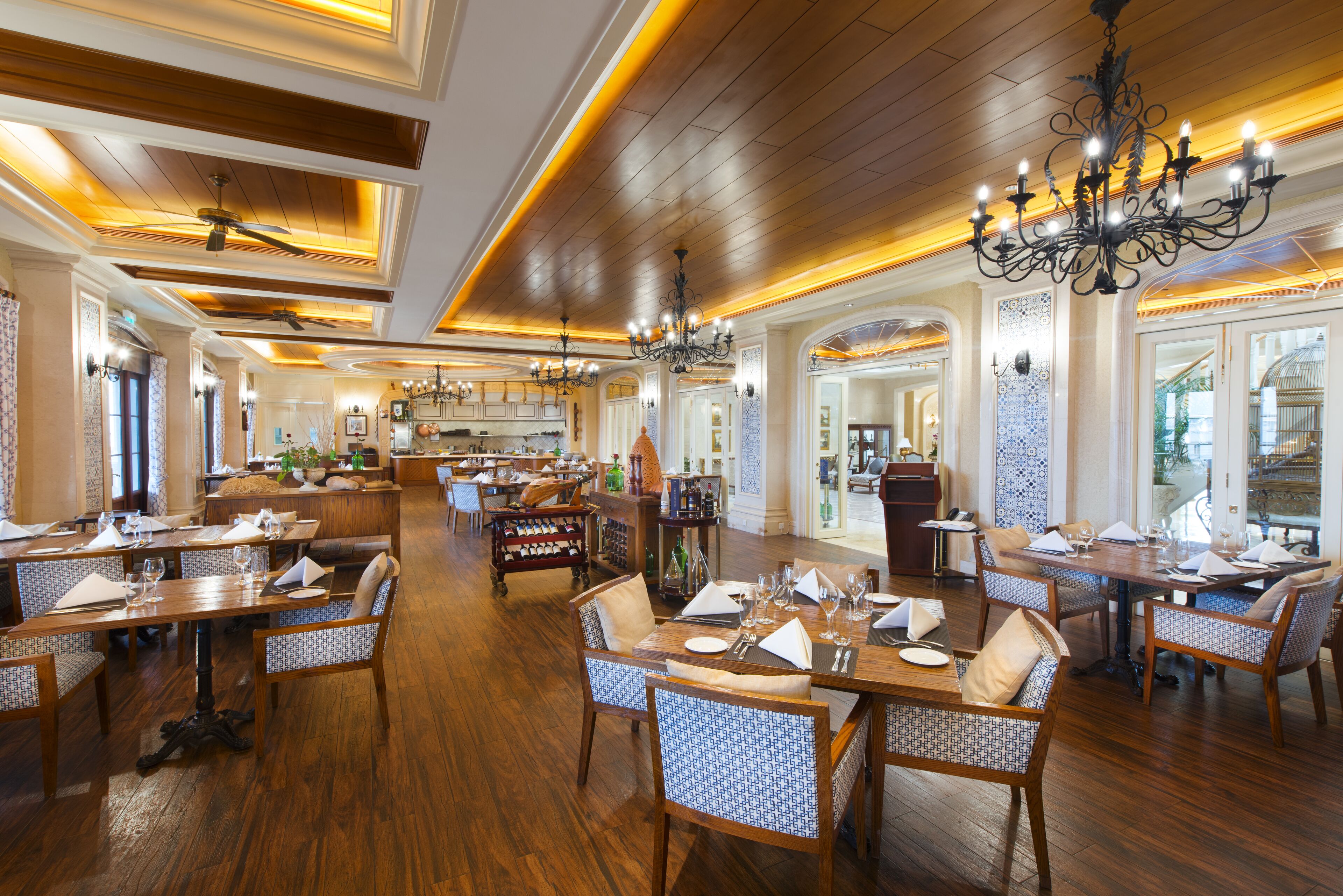 lunch and dinner served, portuguese cuisine