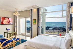 Ocean Suite A | Premium bedding, free WiFi - Hotel White House (Jeju City)