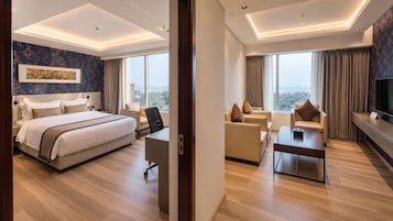 Minibar, caja de seguridad en la habitación y escritorio