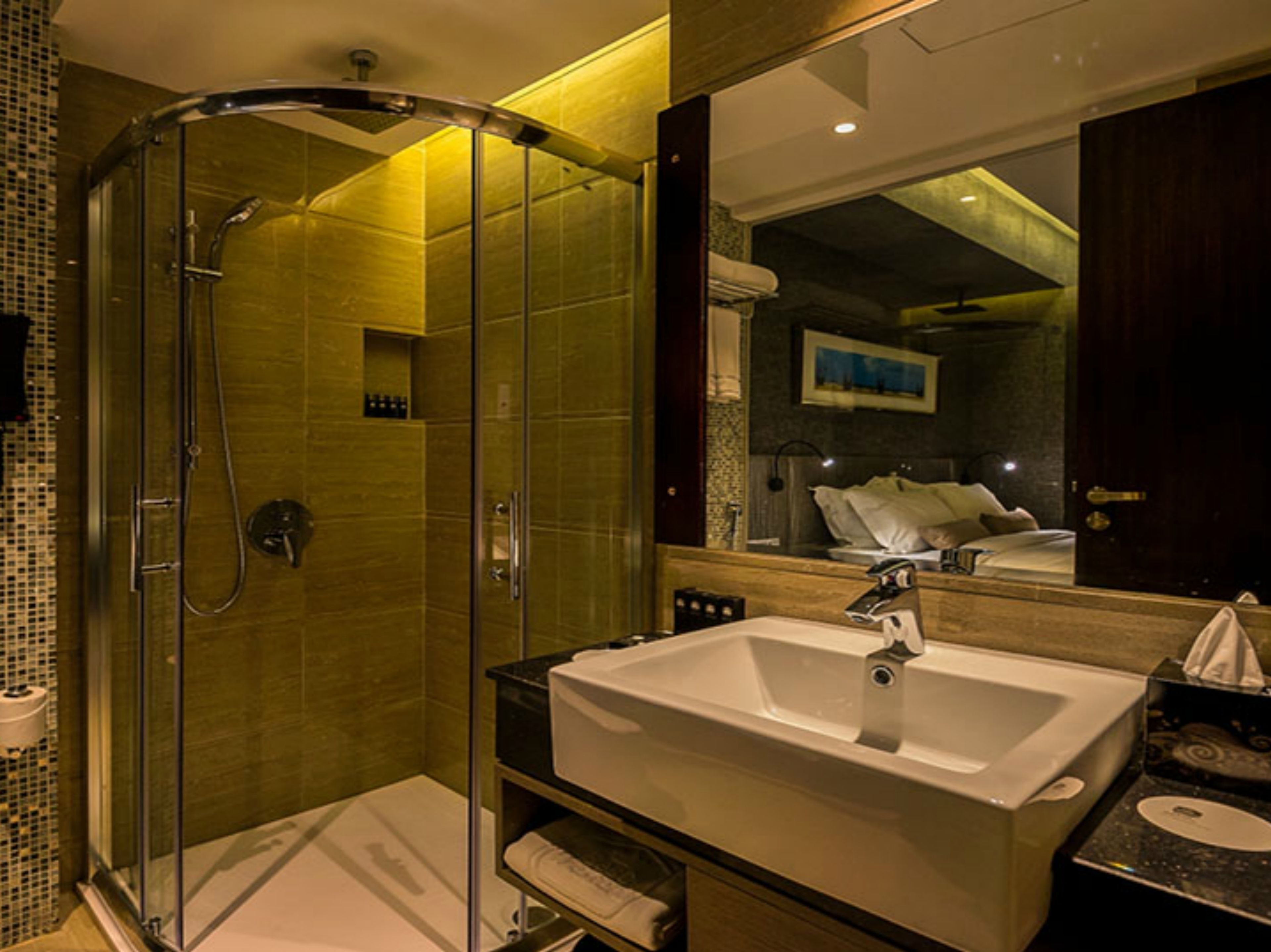 shower, rainfall showerhead, free toiletries, hair dryer