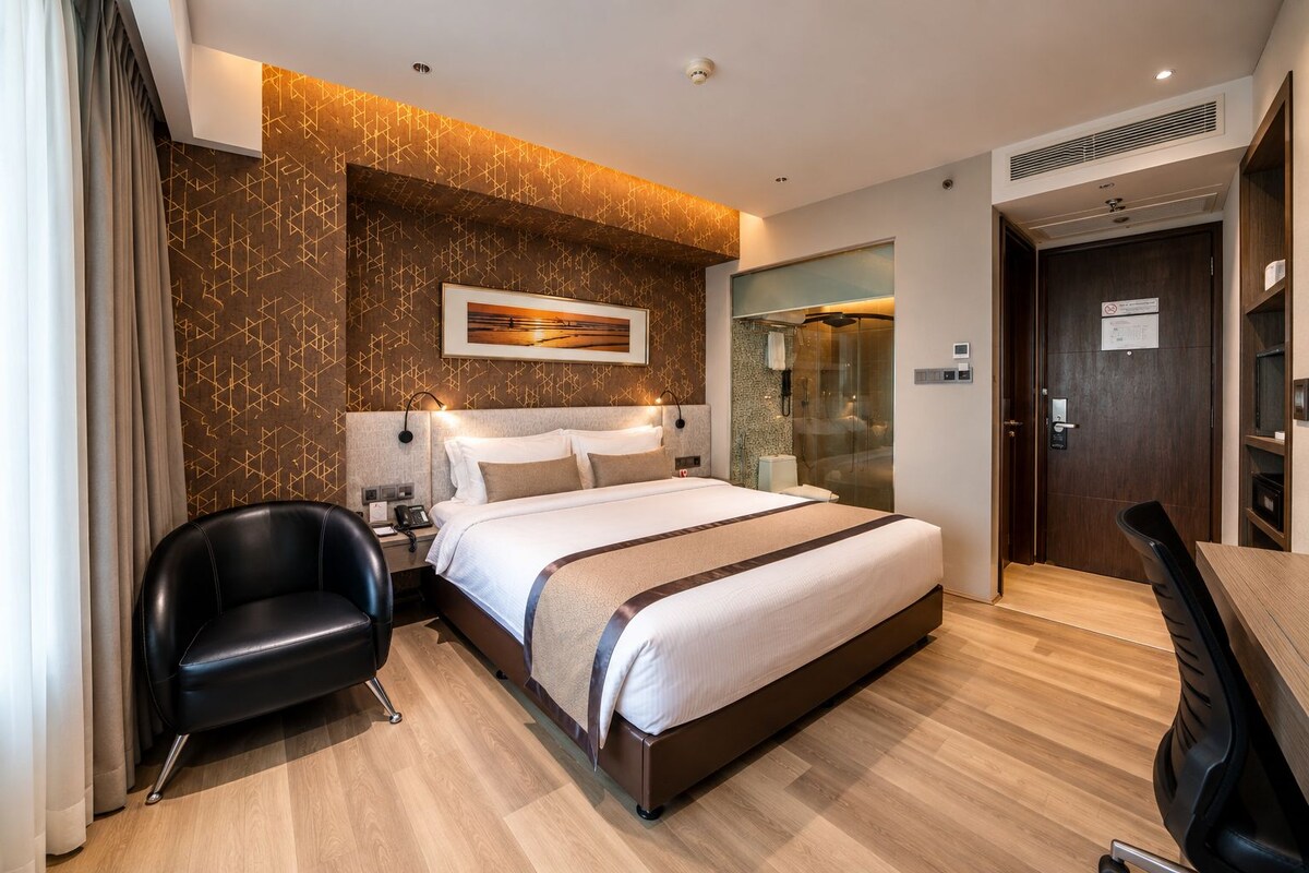 Minibar, in-room safe, desk, blackout curtains