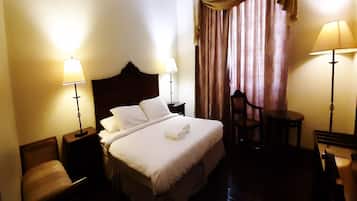 Executive Suite | In-room safe, desk, blackout curtains, soundproofing