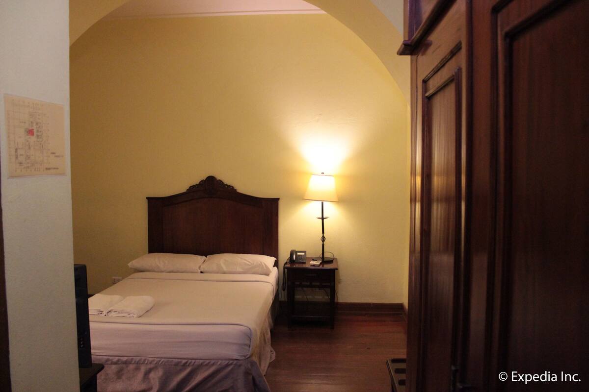 Standard Room | In-room safe, desk, blackout curtains, soundproofing