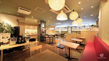 Daily buffet breakfast (JPY 1980 per person)