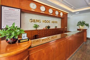 Reception - Gieng Ngoc Hotel (Hai Phong)