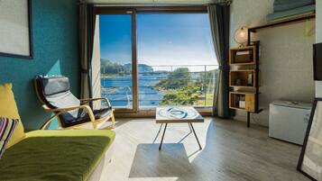 Deluxe Twin Room | Down comforters, blackout drapes, free WiFi