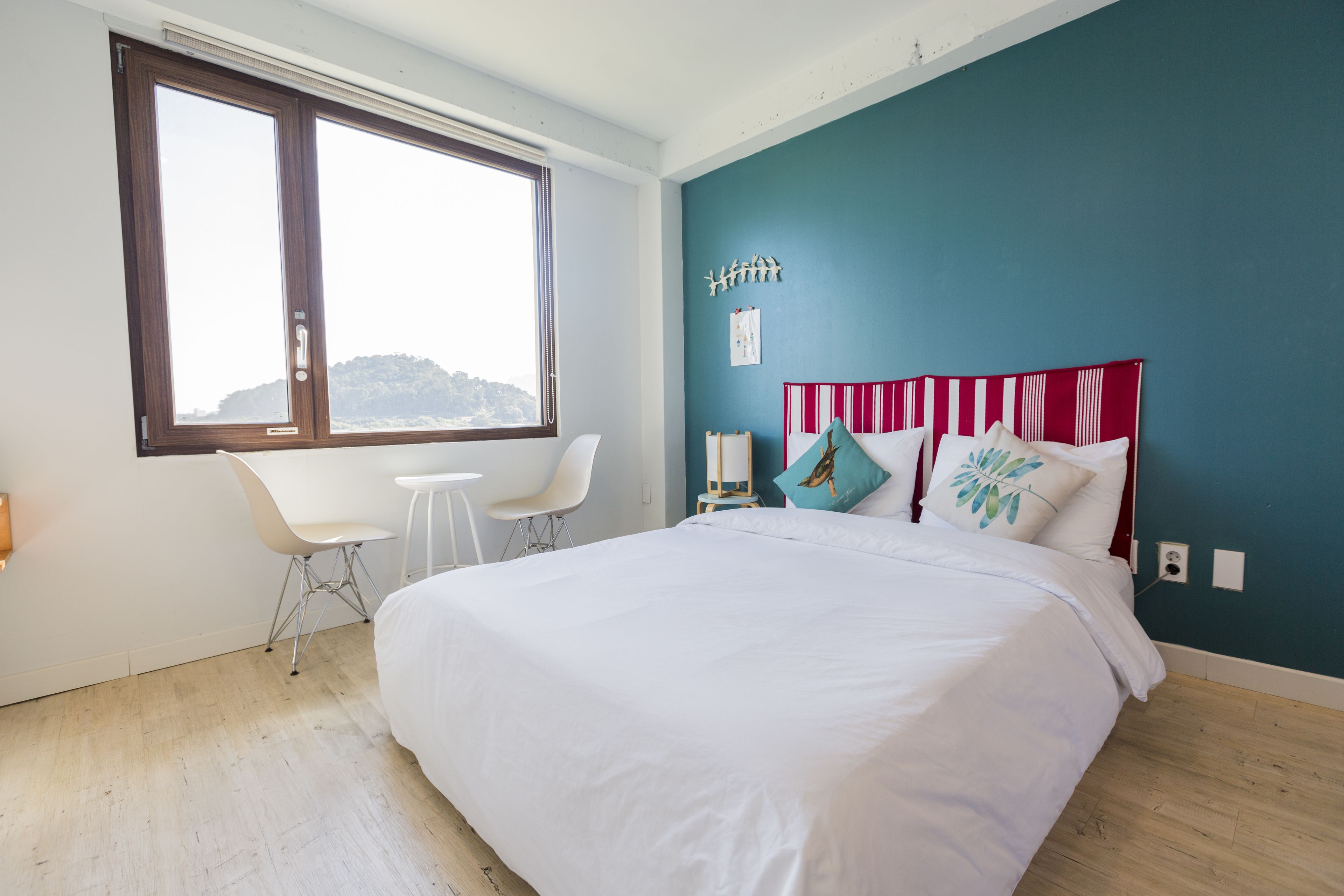 더블룸 (Room 2) | 오리/거위털 이불, 암막 커튼, 무료 WiFi