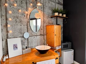 Cubrecamas, cortinas blackout y wifi gratis 