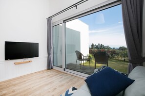 Duplex | 1 bedroom, laptop workspace, blackout drapes, free WiFi - La Pause B&B (Seogwipo)