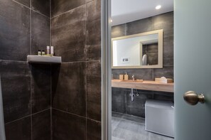 Elegant Double Room | Bathroom | Shower, hair dryer, towels - Naxos Beach Hotel (Naxos)