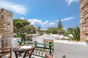 Chambre avec lits jumeaux | Vue depuis le balcon