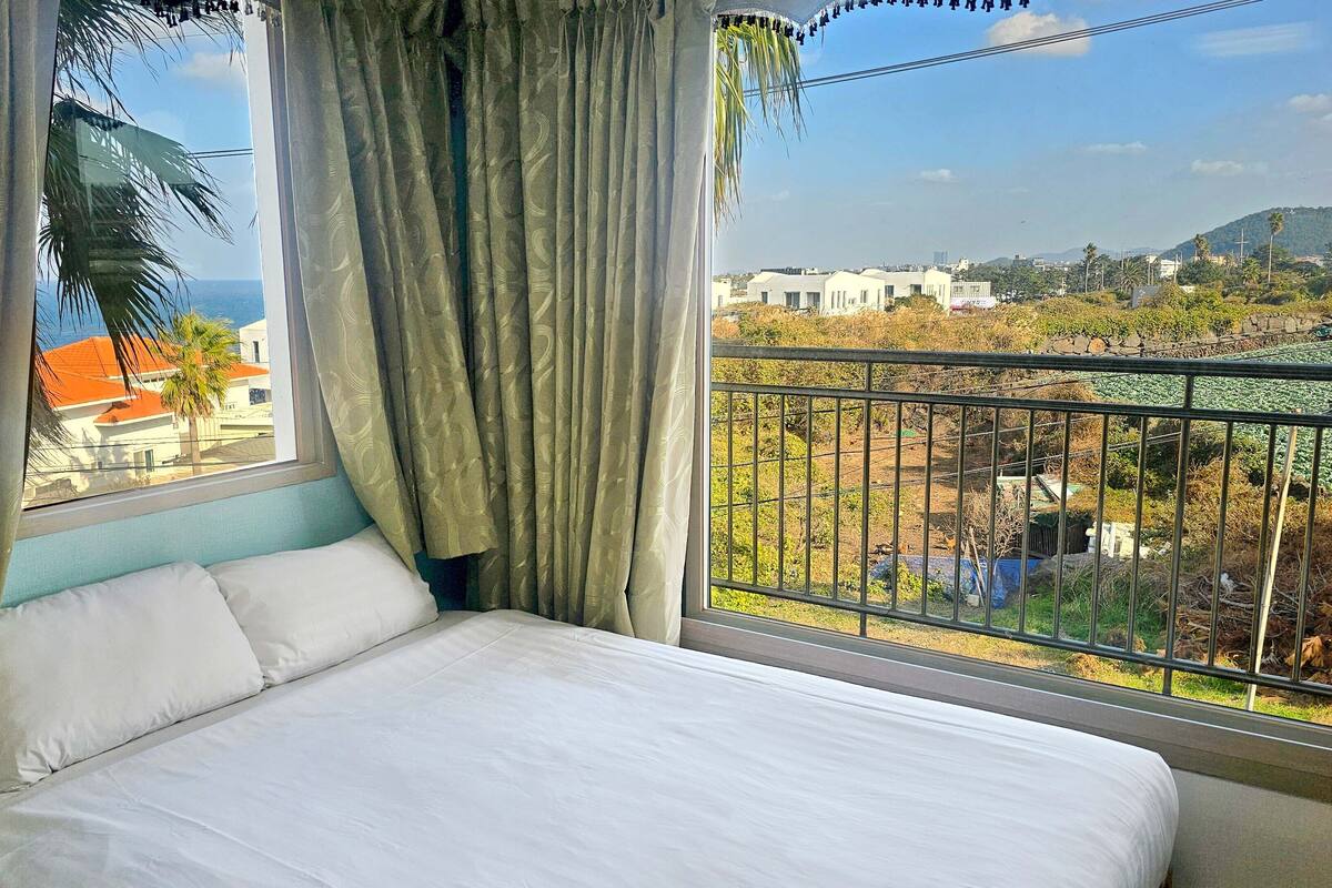 Standard Twin 6th Floor | Free WiFi, bed sheets