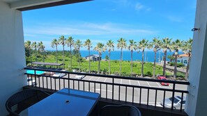 Ocean Terrace Deluxe Twin | Beach/ocean view - Sea Cliff Hotel Jeju (Jeju City)