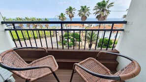 Phòng 2 giường đơn Deluxe, không hút thuốc, quang cảnh biển | Hiên