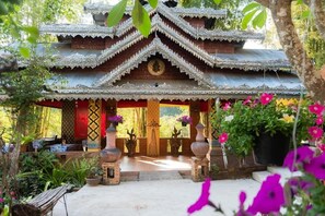 Breakfast, lunch, dinner served; Thai cuisine  - Phu Jaya Floresta Resort (Hang Dong)