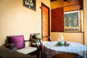 Free minibar items, in-room safe, desk, free cots/infant beds - Phu Jaya Floresta Resort (Hang Dong)