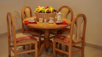 Apartment, 2 Bedrooms | In-room dining