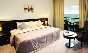 Minibar, in-room safe, laptop workspace, blackout drapes - Sharjah Carlton Hotel (Sharjah)