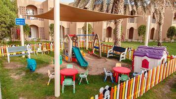 Children’s play area – outdoor