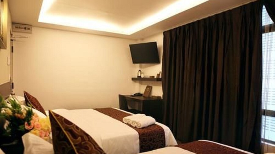 J Suites Hotel