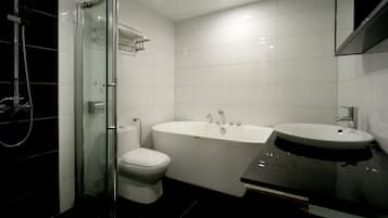 Regadera tipo lluvia, amenidades de baño gratuitas, secadora de cabello