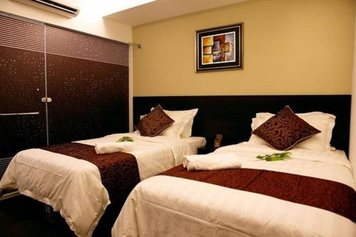Superior Twin kamer | Luxe beddengoed, Tempur Pedic-bedden, een bureau, een laptopwerkplek