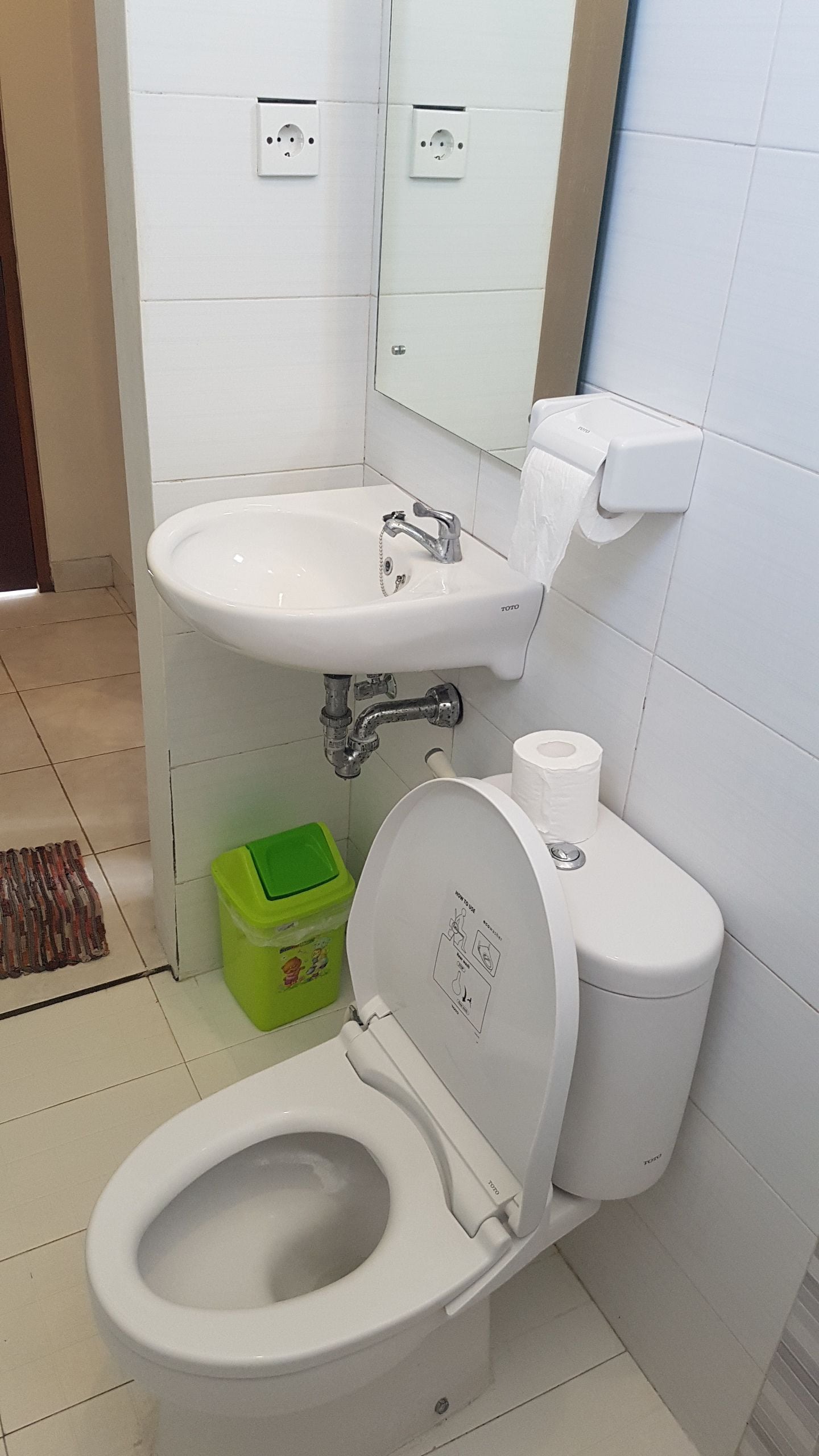 shower, free toiletries, towels