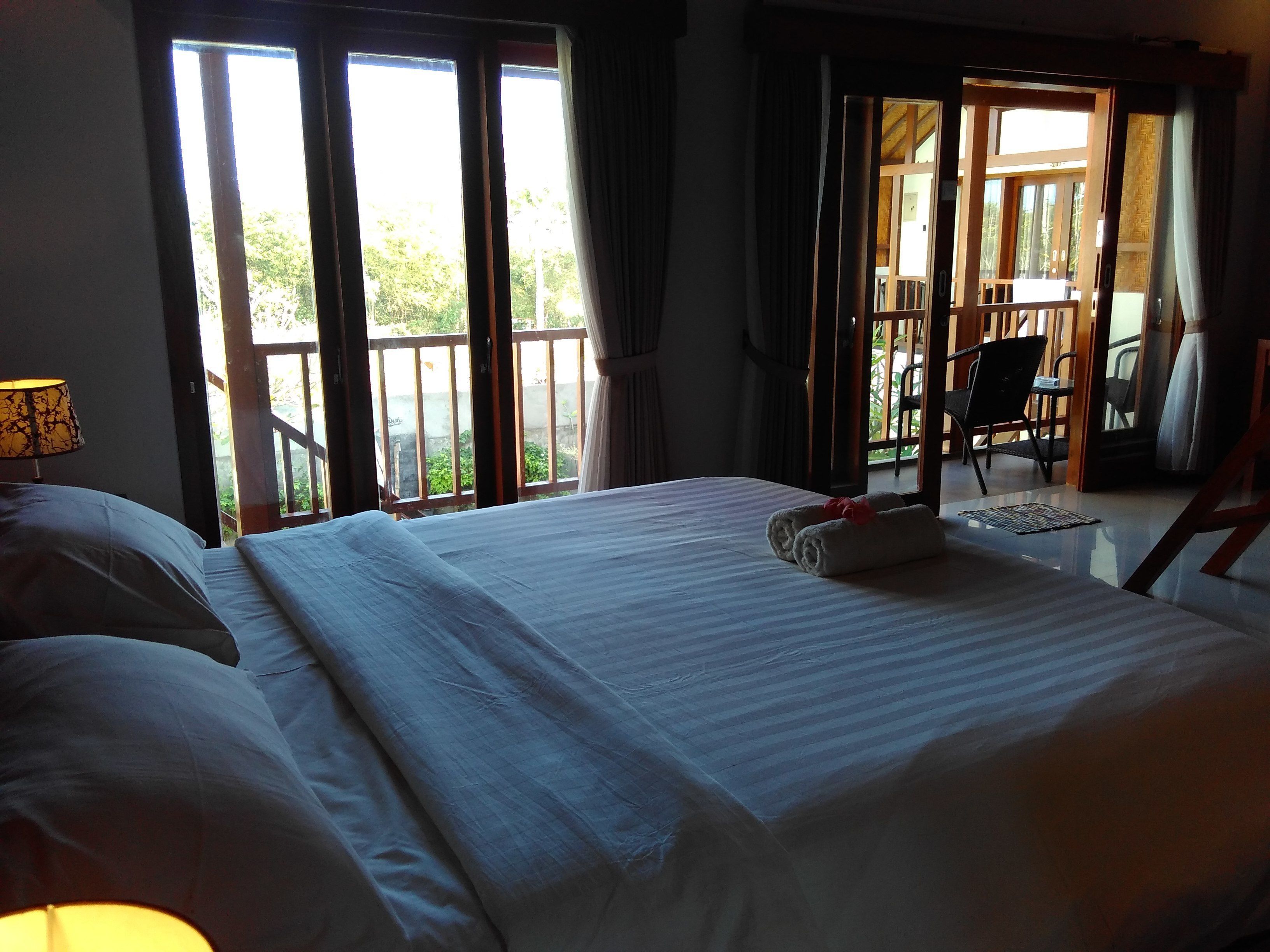 Bungalow familiar | Caja de seguridad en la habitación, muebles diferentes y escritorio 