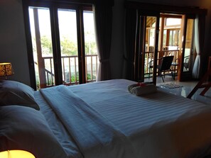 家庭洋房 | 客房內保險箱、布置獨特、書桌、遮光布/窗簾