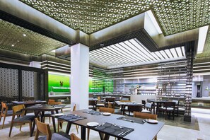 Breakfast, lunch and dinner served - Ayla Bawadi Hotel & Mall (Al Ain)