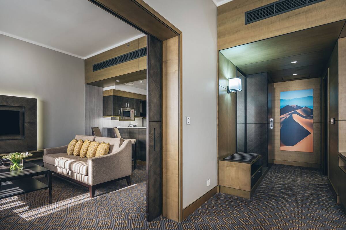 executive suite, 1 king bed | 1 bedroom, premium bedding, minibar, in-room safe