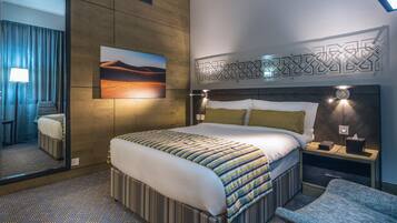 Classic Room, 1 King Bed | 1 bedroom, premium bedding, minibar, in-room safe