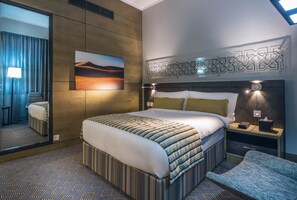 Classic Room, 1 King Bed | 1 bedroom, premium bedding, minibar, in-room safe - Ayla Bawadi Hotel & Mall (Al Ain)