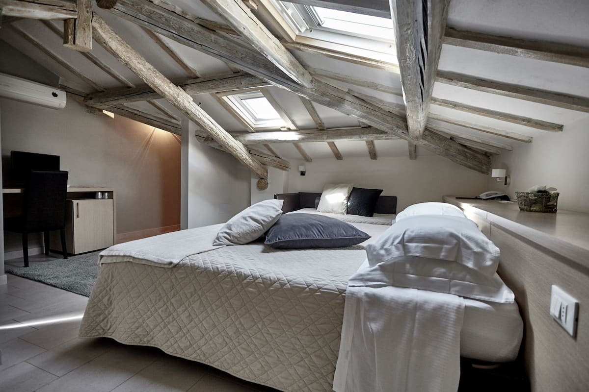 Basic-Doppel- oder -Zweibettzimmer, Turm (Attic)