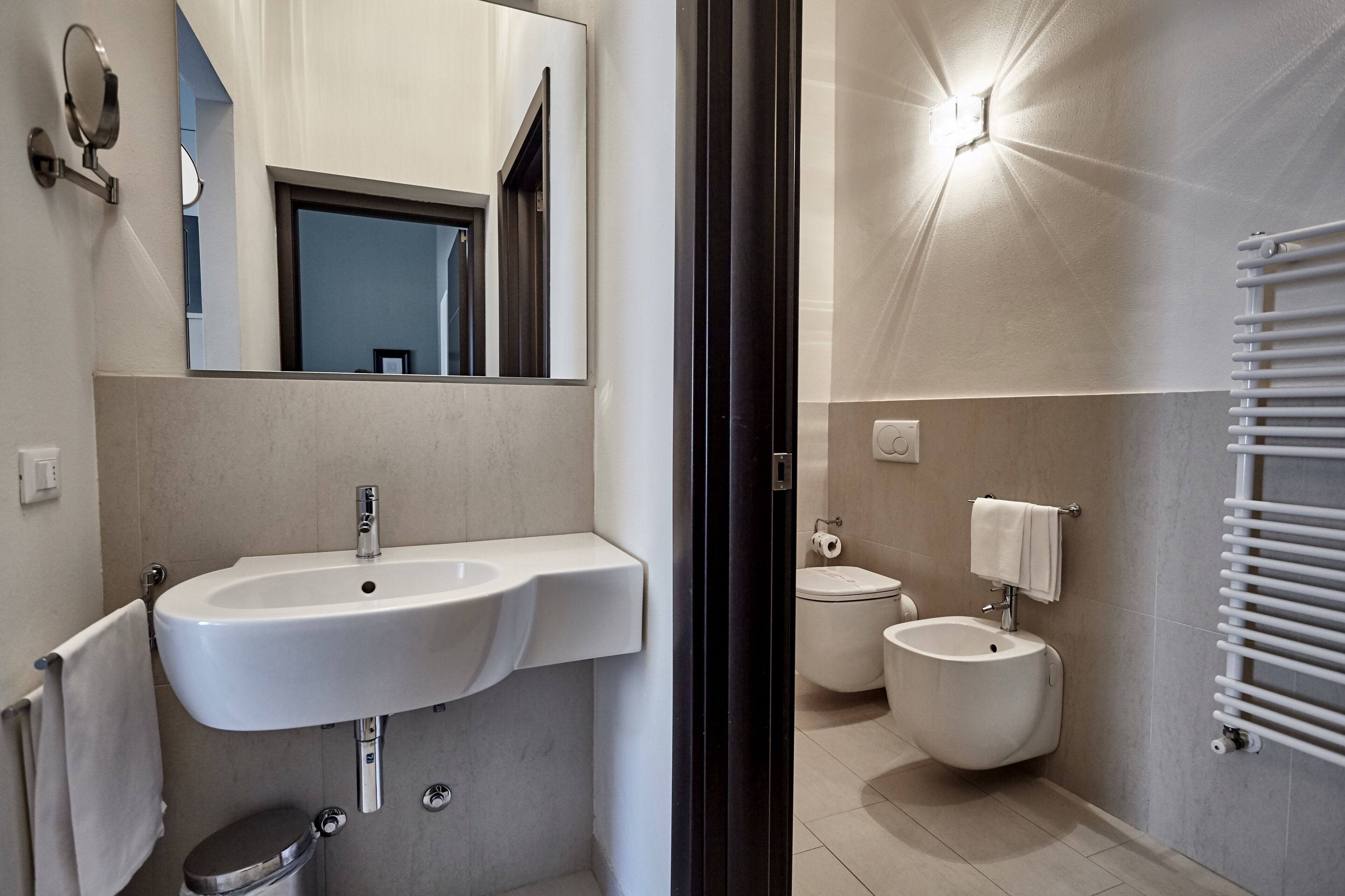 superior apartment, 1 bedroom, ground floor (120) | bathroom | shower, hair dryer, bidet, towels