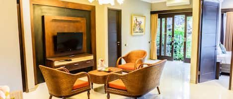 Family Villa | 3 bedrooms, in-room safe, desk, free WiFi