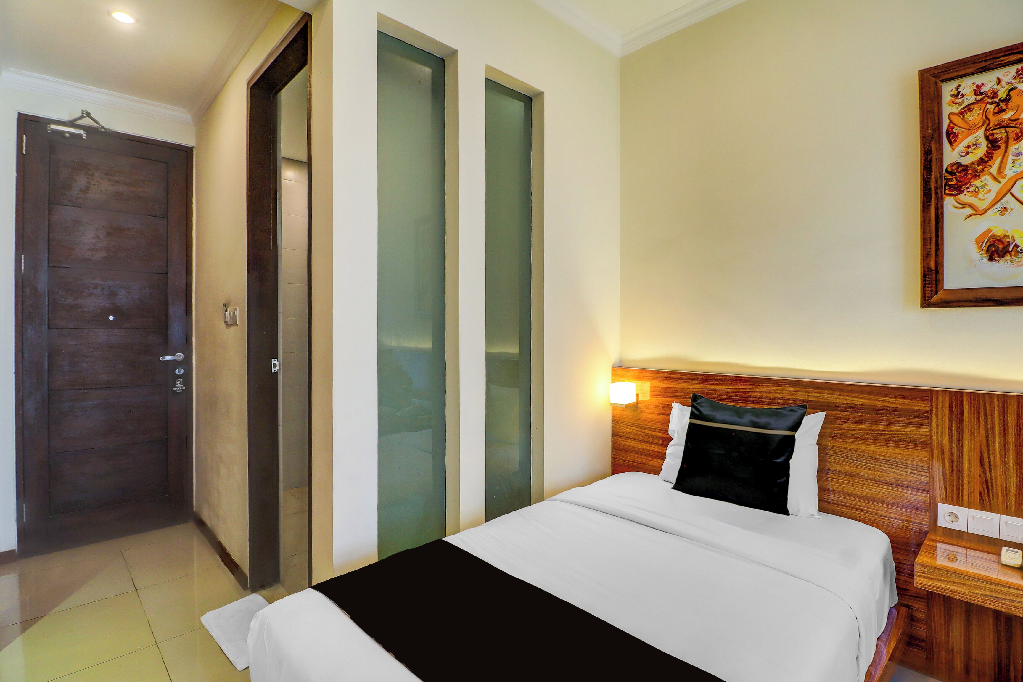 Desk, free WiFi, bed sheets