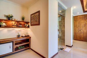 Desk, free WiFi, bed sheets - Palette Resort Argya Santi Jimbaran (Jimbaran)