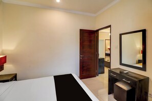 Desk, free WiFi, bed sheets - Palette Resort Argya Santi Jimbaran (Jimbaran)