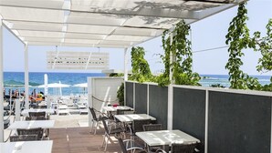 An outdoor patio area with tables and chairs, overlooking the ocean. - Karmir Resort & Spa - Ultra All Inclusive (Kemer)