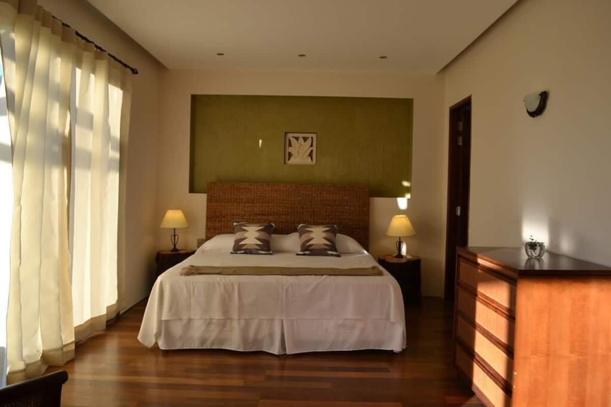 Roupas de cama premium, cofres nos quartos